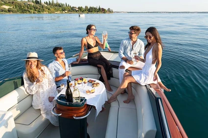 Festa privata in barca: Isola del Garda e Sirmione da San Felice 9